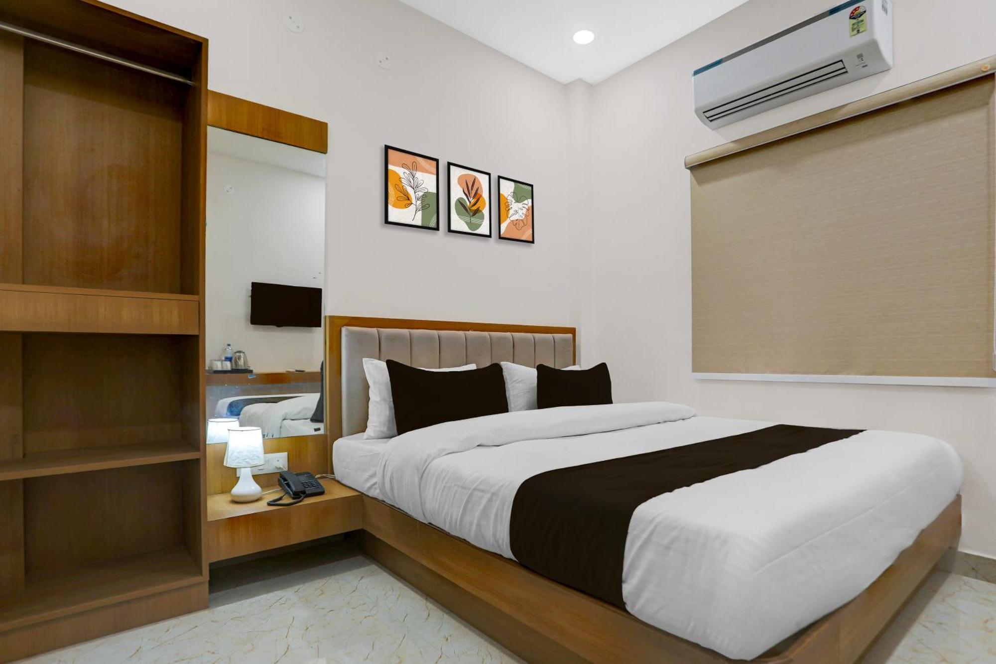 Super Hotel O Dashashwamedh Ghat Varanasi — Photos 1